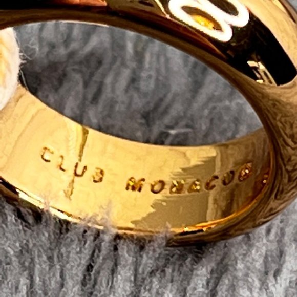 Club Monaco Ring Gold Tone Band size 5 Signed Logo NWT - Picture 3 of 6